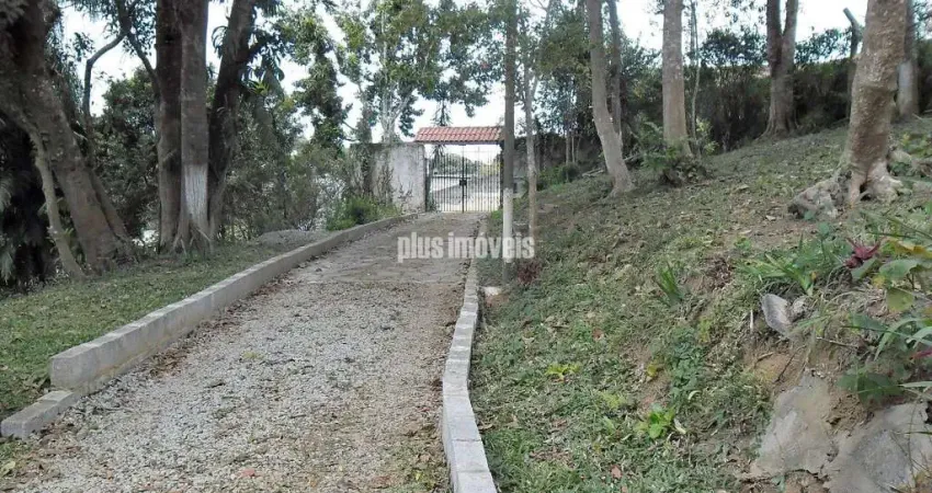 EMBU-GUAÇU!!  CHÁCARA COM 3.000M² 4 DORMITÓRIOS, SENDO 1 SUÍTE