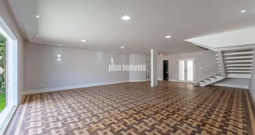 Casa para venda com 4 quartos, 334m²