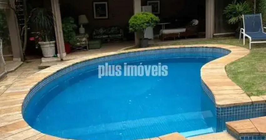 ALTO DE PINHEIROS - CASA ALTO PADRÃO - 6 QUARTOS - 2 SUÍTES - 4 VAGAS