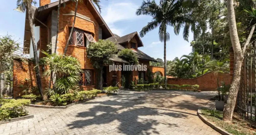 Casa de vila para venda com 4 suítes, 788m² AC, 1104,0² área de terreno - 10 vagas.