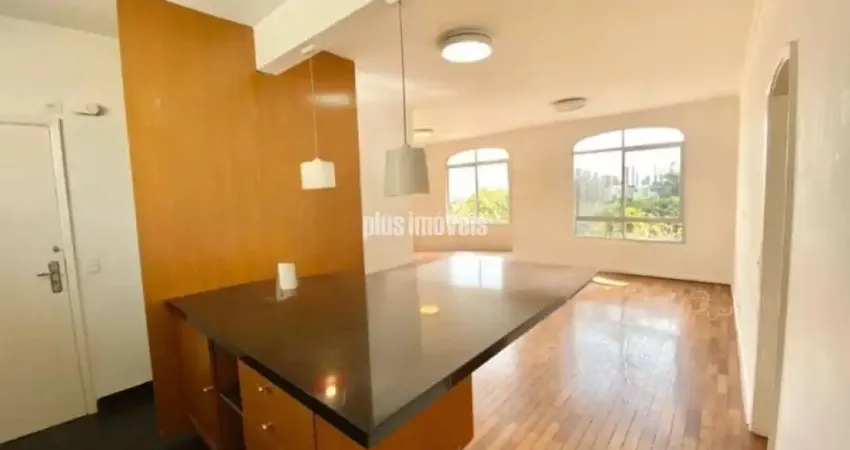 Apartamento ótimo local, 3 dormtórios, 1 suite, 1 vaga coberta.