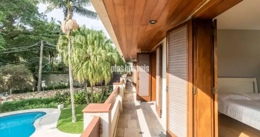 Cidade jardim!  781,m² área de terreno,  620,0m² área construída, 4 suítes, 4 vagas, piscina!