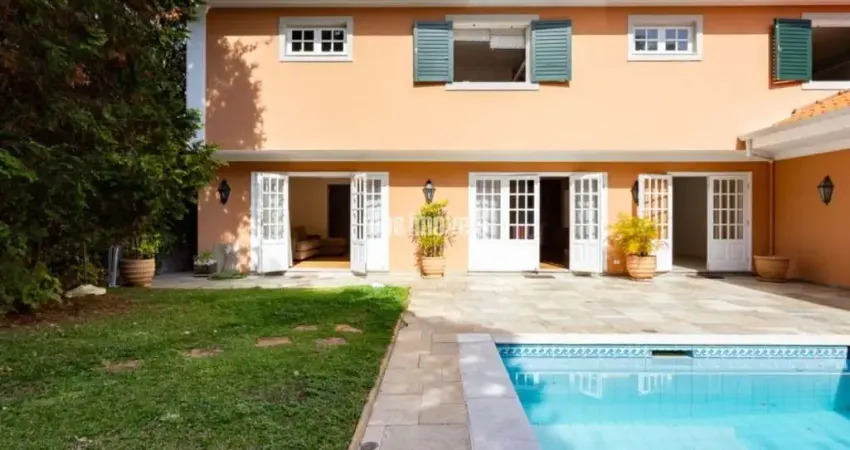 Próximo a praça vinícius de moraes 700,0 m² terreno 704,0 m² área construída 4 suítes , 7 vagas