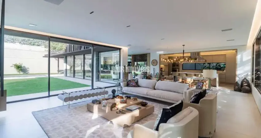 Jardim guedala 550,0m²ac - 952,0m² área de terreno  3 suítes,  4 vagas  piscina, sauna e spa.