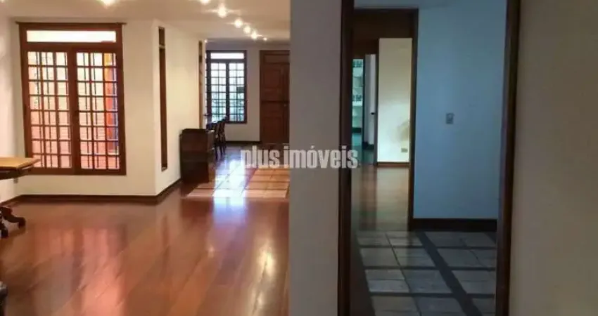 BELÍSSIMA CASA A POUCOS METROS DO PARQUE DO IBIRAPUERA!!!