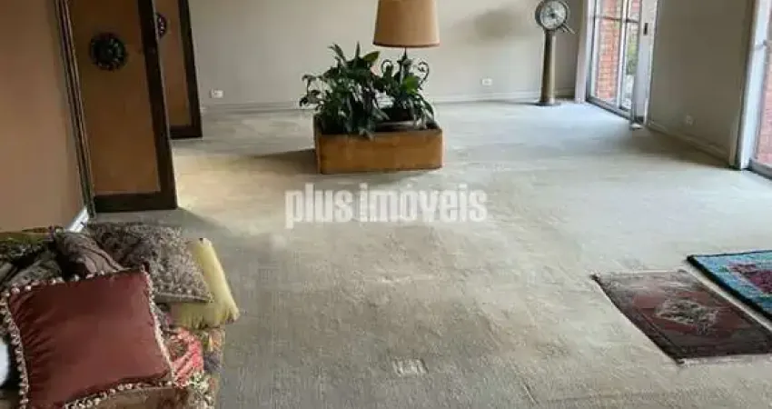 Apartamento Cobertura Penthause 325 m2 ,4 dormitórios sendo 1 suite, 2 vagas de garagem
