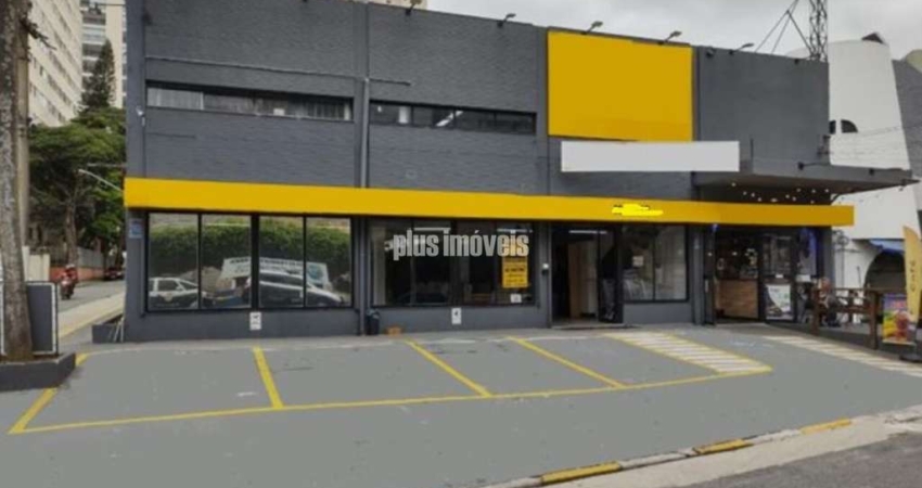 IMOVEL DE ESQUINA COM TERRENO DE 2.257 M² E ENTRADA EM 3 RUAS