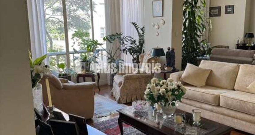 Apartamento recém reformado com 220m²