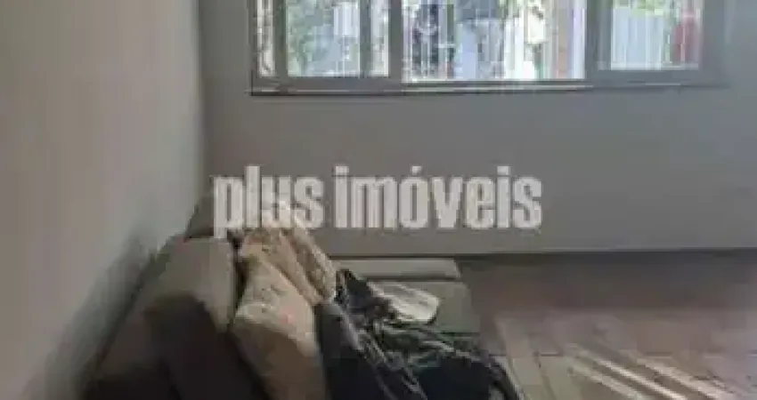 Aobrado com 2 dormitorios, 1 vaga, rua sem saida, local tranquilo.