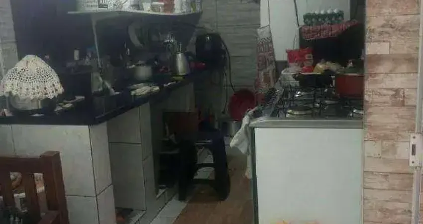 Triplex à venda por R$ 800.000 - Pinheirinho - Curitiba/PR