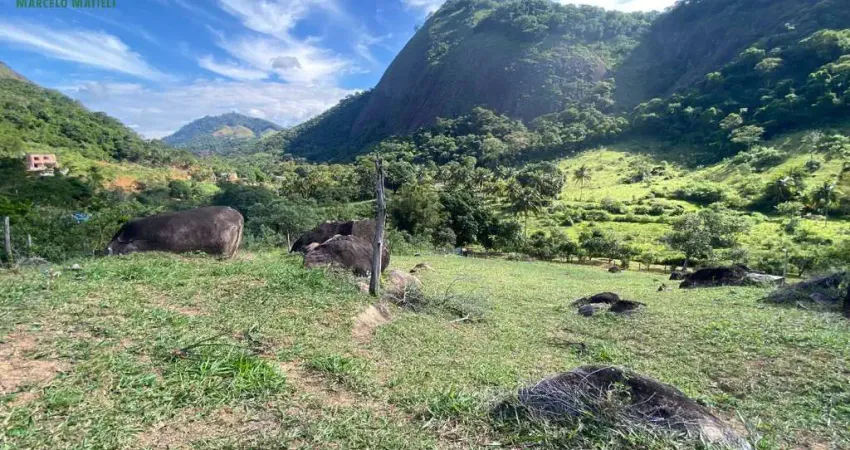 Apresentamos a você o terreno rural dos seus sonhos, localizado na encantadora comunidade de cachoeirinha!