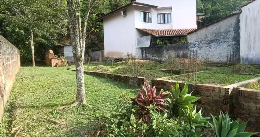 Terreno à venda na Servidão Miguel Ângelo, Vila Nova, Joinville