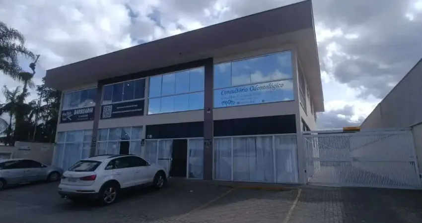 Sala comercial piso superior/fundos para alugar, vila nova