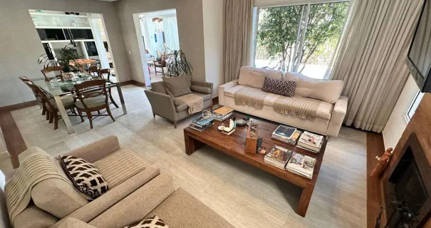 Casa à venda em Cotia, Granja Vianna, com 3 suítes, com 270 m², Condominio Raizes