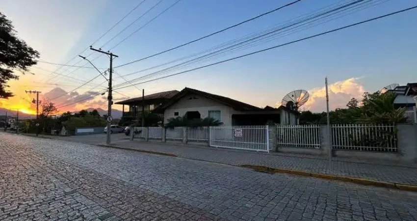 Casa comercial à venda no Quintino, Timbó