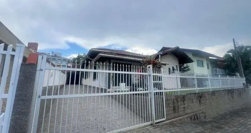 Casa com 4 quartos para alugar no Das Nações, Timbó