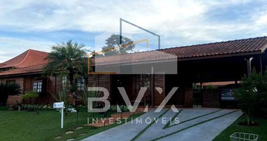 Casa em Condomínio de Alto Padrão no Portal do Sabiá em Araçoiaba da Serra-SP: 3 quartos, 1 suíte, 3 salas, 4 banheiros, 4 vagas de garagem, 373m².