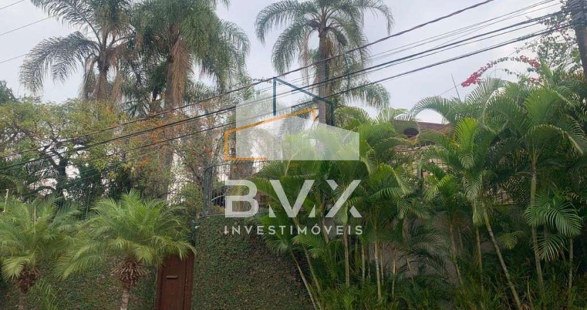 casa comercial térrea de esquina localizada no bairro Elton Ville, com 1700 metros de terreno e 670 metros de área construída, sendo 4 suítes (1 máster com closet e hidro