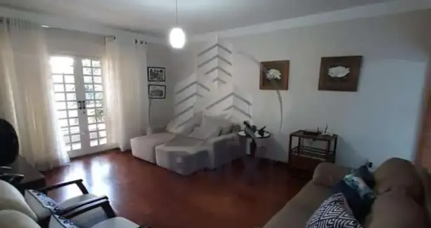 Excelente casa, 203 m², 3 suítes (1 c/ closet), ampla sala, modulados, quintal c/ área gourmet c/ churrasqueira, 2 vagas, próxima Centro-Sorocaba/SP