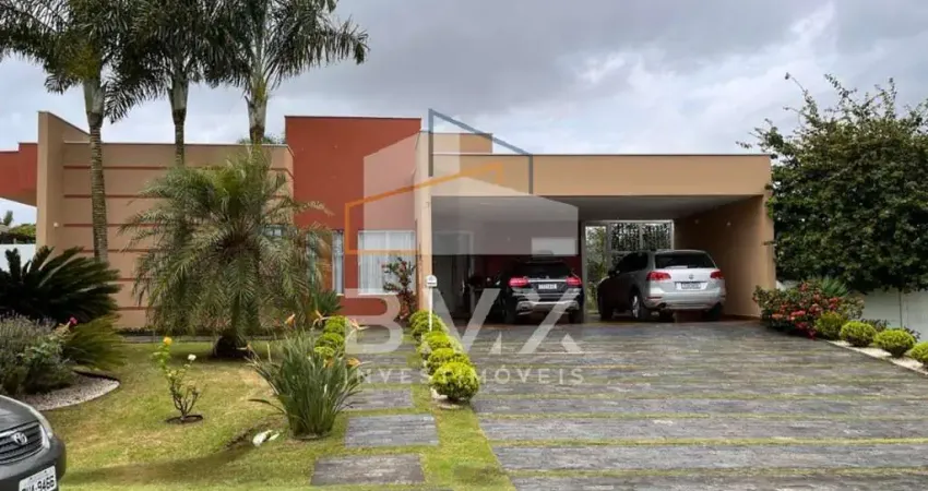Luxuosa casa de 5 suítes no Condomínio VILLAGE IPANEMA 1 em Araçoiaba da Serra-SP: 400m², 2 salas, 7 banheiros e 16 vagas.