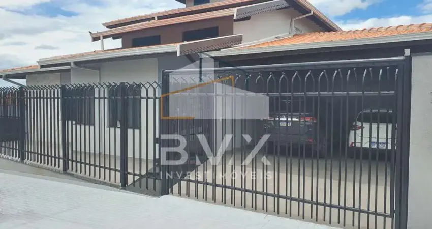 A casa é extraordinária possui 4 suítes sendo duas com varanda com guarda corpo de vidro e uma vista panorâmica esplêndida