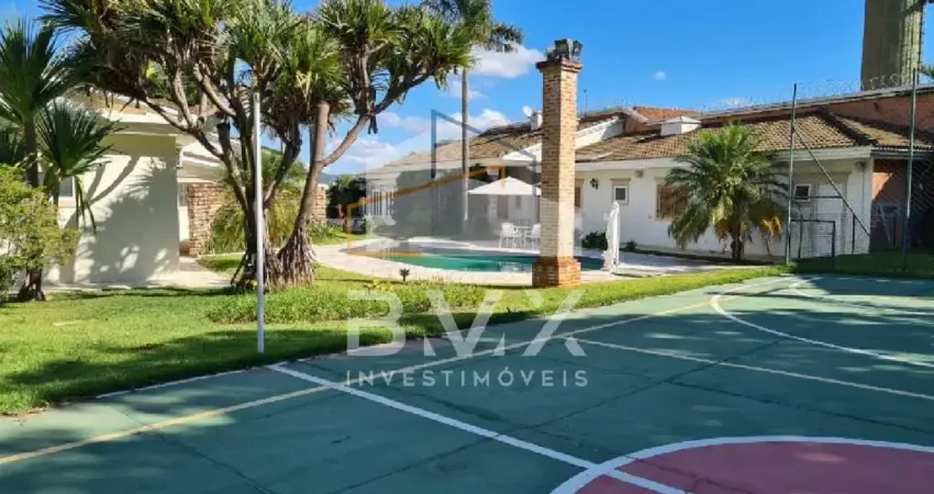 Casa térrea no condomínio Chácaras Resid. Santa Maria, 957,19 m², 3 suítes (1 master c/ closet e banheira), Home theater, varanda gourmet, piscina