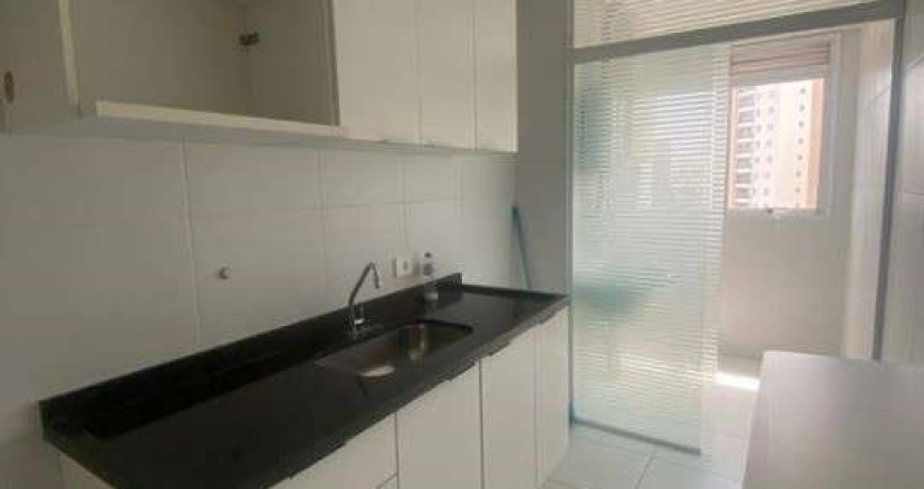 Apartamento de frente para locação com 2 quartos, sendo uma suíte, em um andar alto