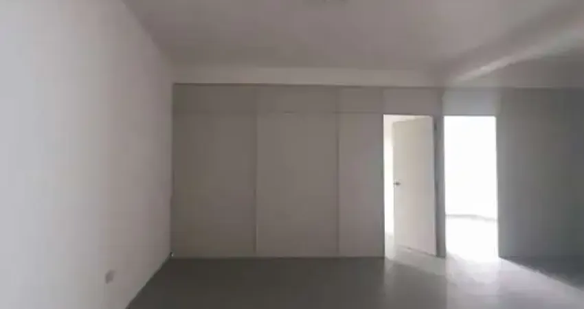 Com 100m² de área, esta sala conta com dois banheiros, perfeita para atender tanto funcionários