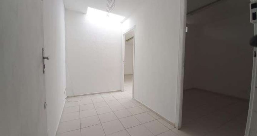 Sala comercial de 45m² para locação, localizada em um ponto estratégico ao lado do terminal de ônibus e metrô Santana.