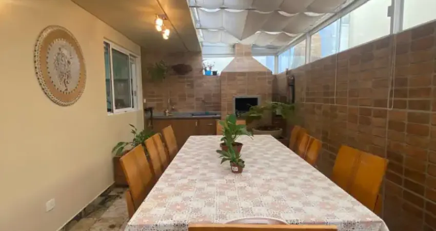 Amplo e ensolarado sobrado em condominio com 251m2  no agua verde!!