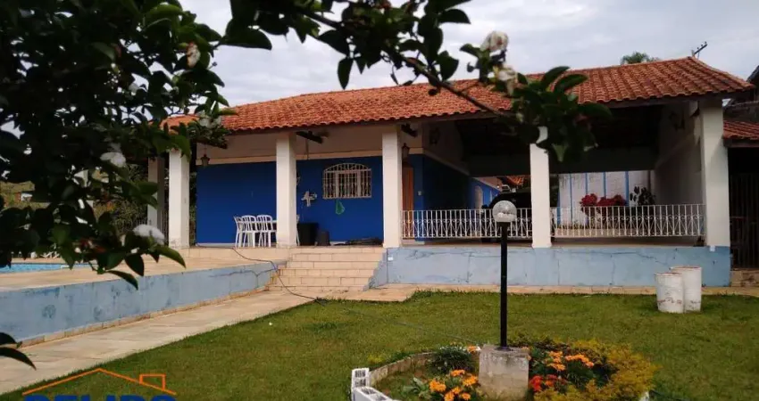 Linda chácara a venda, bem localizada em terra preta!