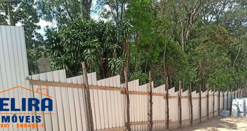 Terreno à venda, acesso fácil ao centro em Terra Preta.