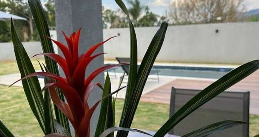 Casa em Atibaia escriturada, aceita financiamento bancário.