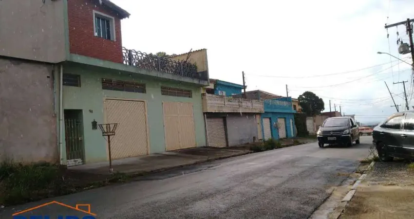 Casa a venda em Terra Preta com quintal e 2 dormitórios.