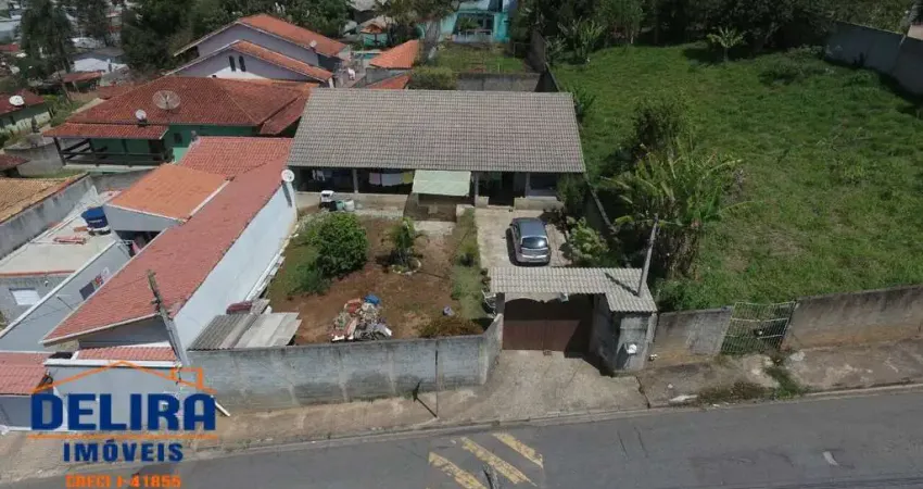 Casa a venda com 2 dormitórios em bairro tranquilo na Terra Preta.