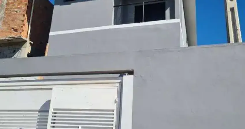 Sobrado à venda, em bairro planejado, aceita financiamento.