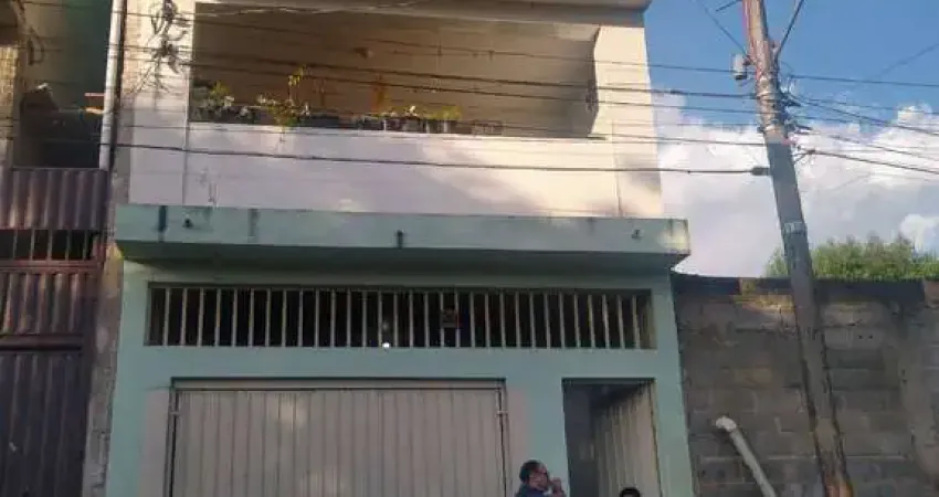 Casa à venda com 4 quartos em bairro tranquilo de Terra Preta.