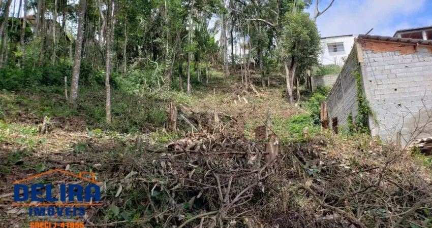 Terreno de 900 m² com acesso as duas ruas em Mairiporã