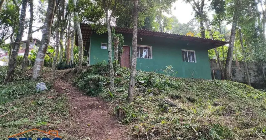 Terreno já com edícula construída, ótima localização em Mairiporã.