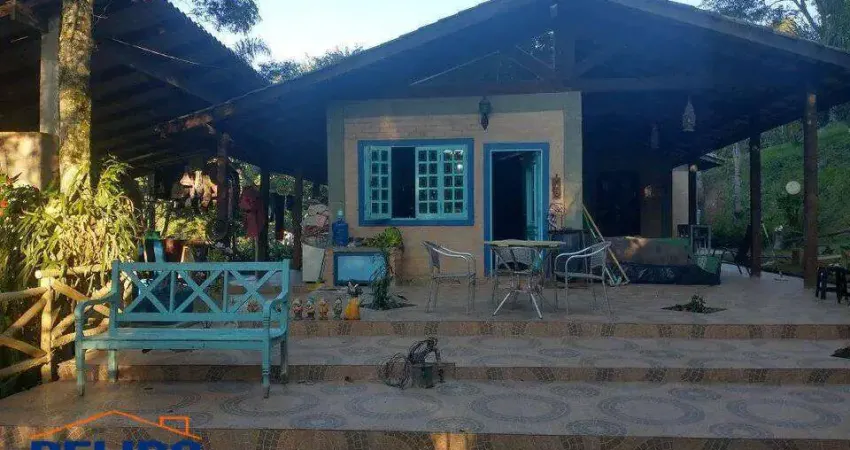 Chácara Rústica com piscina, área gourmet em meio a natureza.