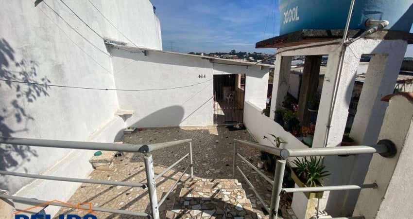 Casa à venda com ótima localização, com duas casas de aluguel.