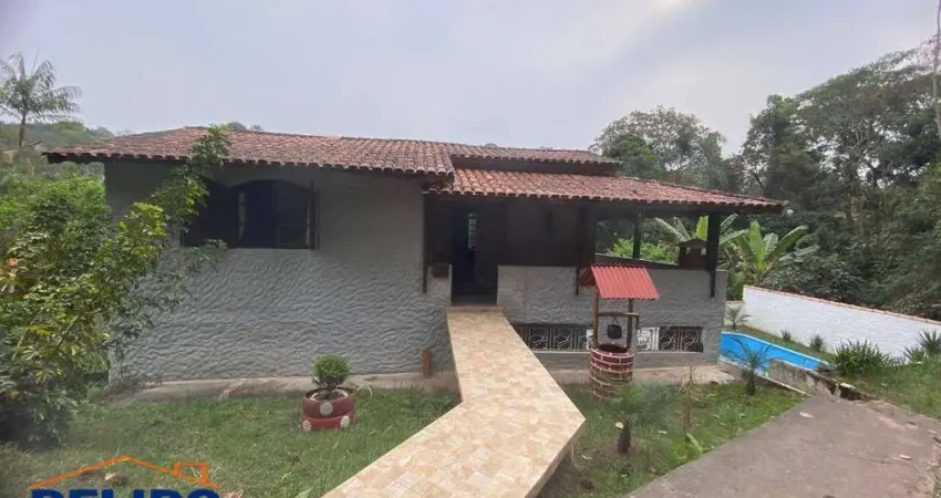 Chácara com Piscina e Área Gourmet: 1.700m² de Puro Encanto e Lazer!