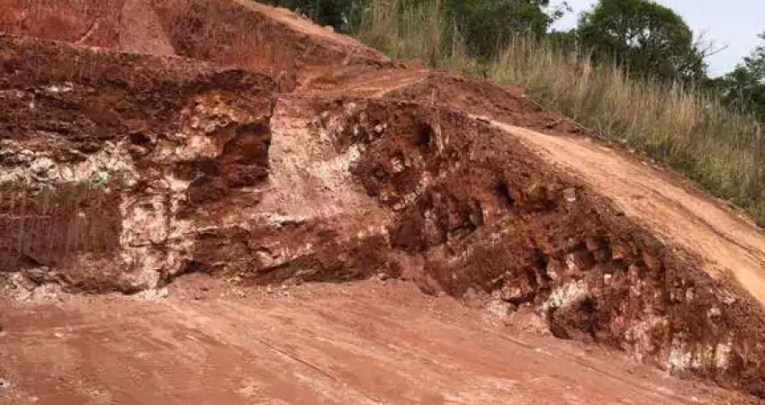 Terreno para venda com terraplanagem em Terra Preta.