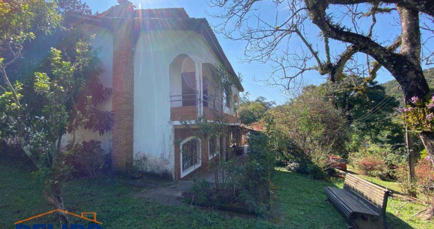 Sítio à venda com piscina,2 casas com um ótimo espaço.