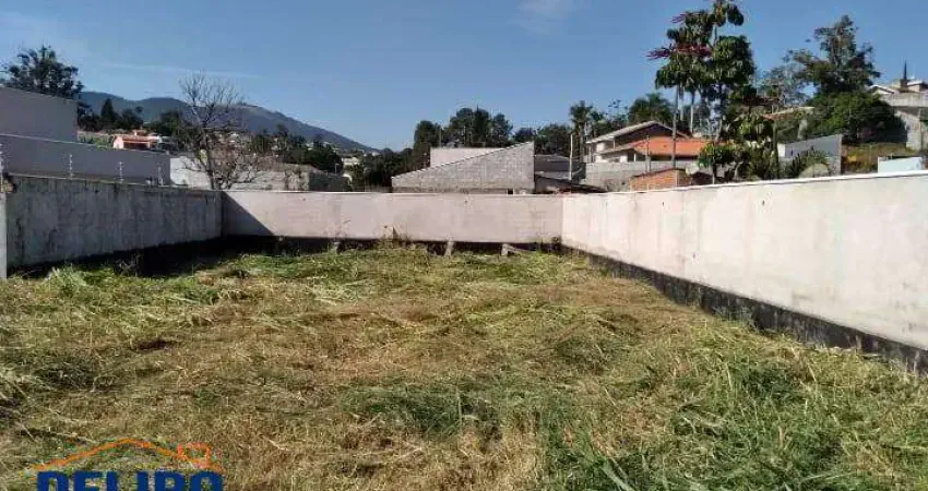 Terrenos à venda com ótima localização em Atibaia.