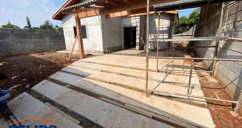 Chácara com piscina, aceita financiamento bancário.