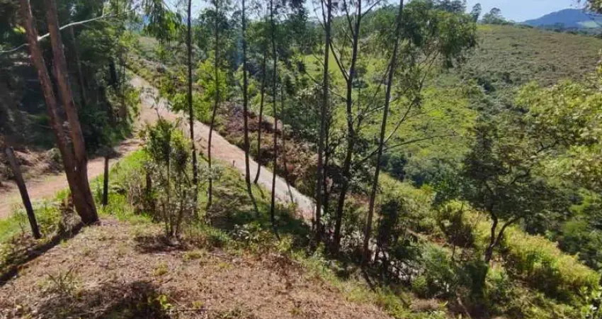 Magnífico terreno, situado em uma esquina, com escritura!