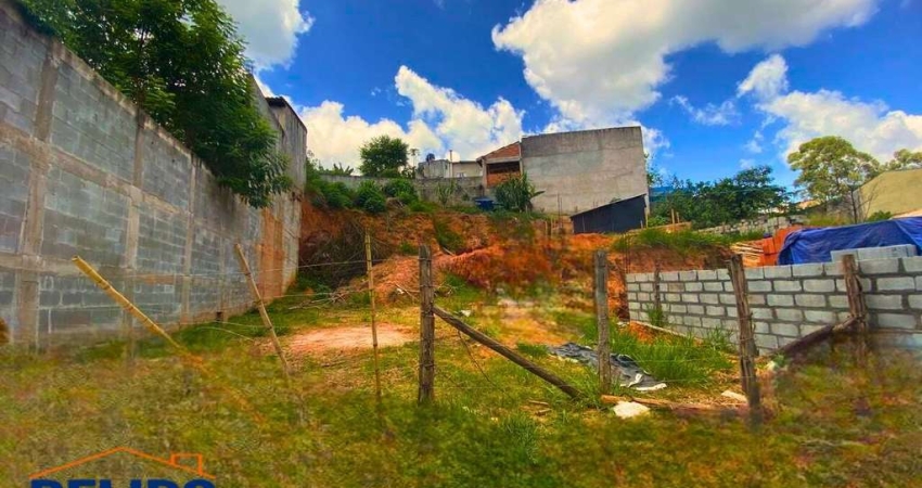 Terreno com Escritura em Bairro Tranquilo a 50 Minutos de São Paulo