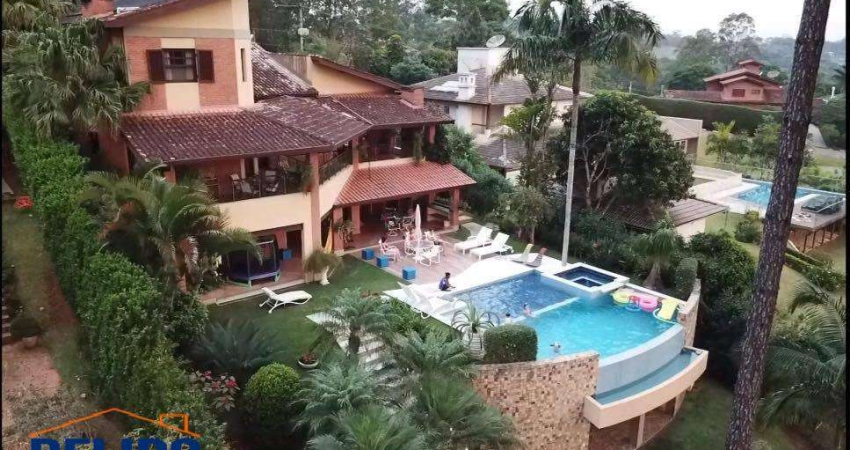 Excelente Casa em Condomínio com Piscina de Borda Infinita