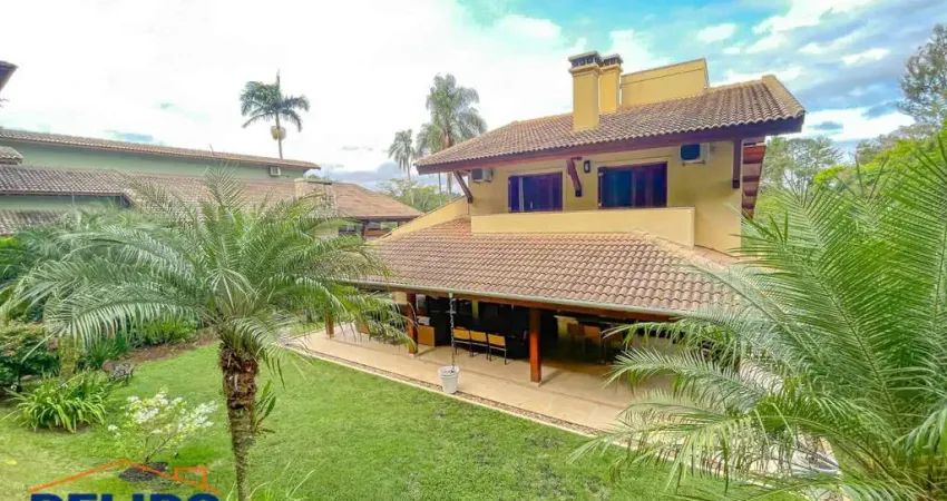 Excelente Casa em Condomínio com Características de Campo
